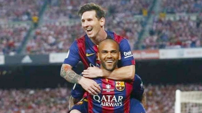 চাইলেই আমাকে ছাড়িয়ে যেতে পারো: মেসিকে আলভেস