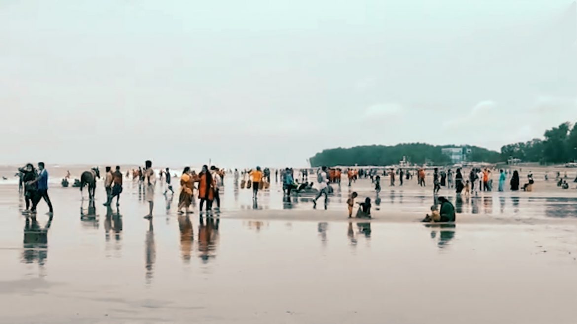 কক্সবাজার ফিরছে তার চেনা রুপে