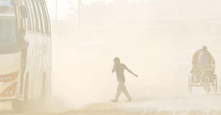 বায়ুদূষণে বিশ্বে দ্বিতীয় ঢাকা