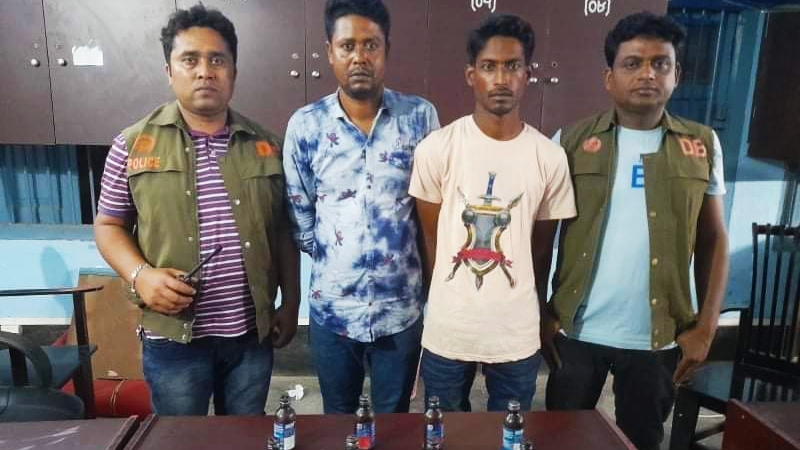মেহেরপুরে ফেনসিডিলসহ আটক-০২