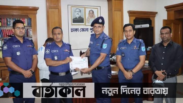 ঢাকা জেলার শ্রেষ্ঠ মামলা তদন্তকারী অফিসার এস আই মোখলেছুর রহমান