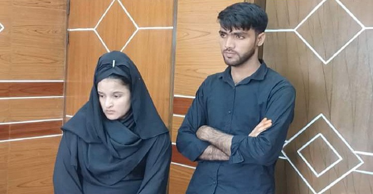 মানিকগঞ্জে পাসপোর্ট করতে গিয়ে ধরা খেলো দুই রোহিঙ্গা