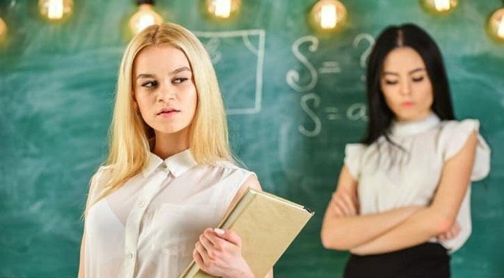 কারা আপনাকে হিংসা করে যেভাবে বুঝবেন