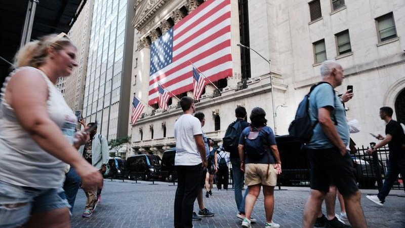 যুক্তরাষ্ট্রের ঘাড়ে ঋণের বিশাল পাহাড়!