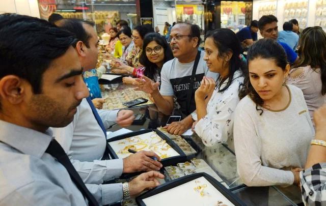 ভারতে স্বর্ণ কেনার হিড়িক