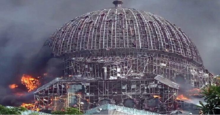 ধসে পড়ল জাকার্তা মসজিদের বিশাল গম্বুজ