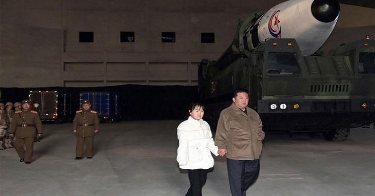 প্রথমবার প্রকাশ্যে কিম জং উনের মেয়ে