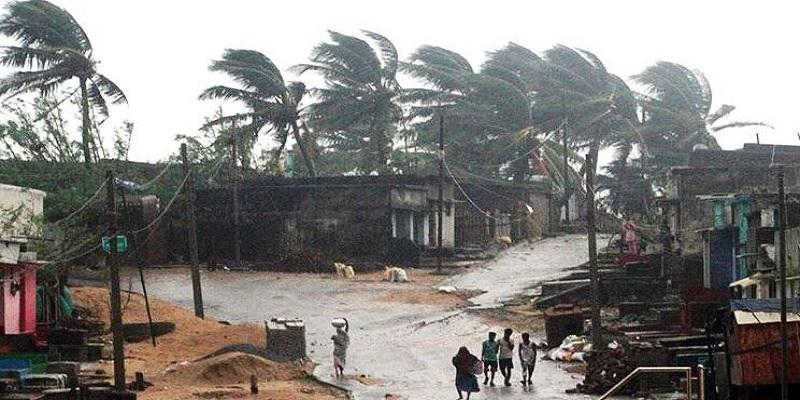 তামিলনাড়ুতে আঘাত হেনেছে ঘূর্ণিঝড় মান্ডুস