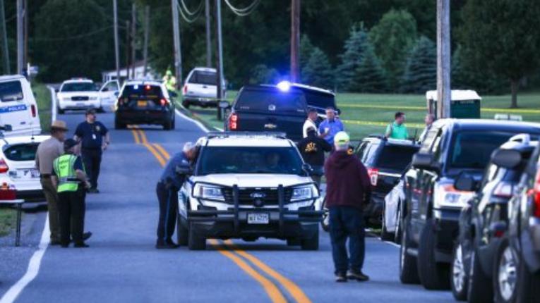 যুক্তরাষ্ট্রে এক নারীর গুলিতে দুই পুলিশসহ নিহত ৩