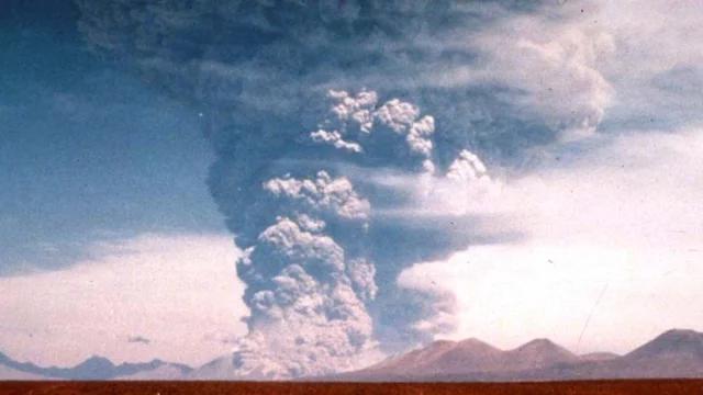 আন্দিজে আগ্নেয়গিরি থেকে বেরুচ্ছে আগুন, হলদে সতর্কতা জারি