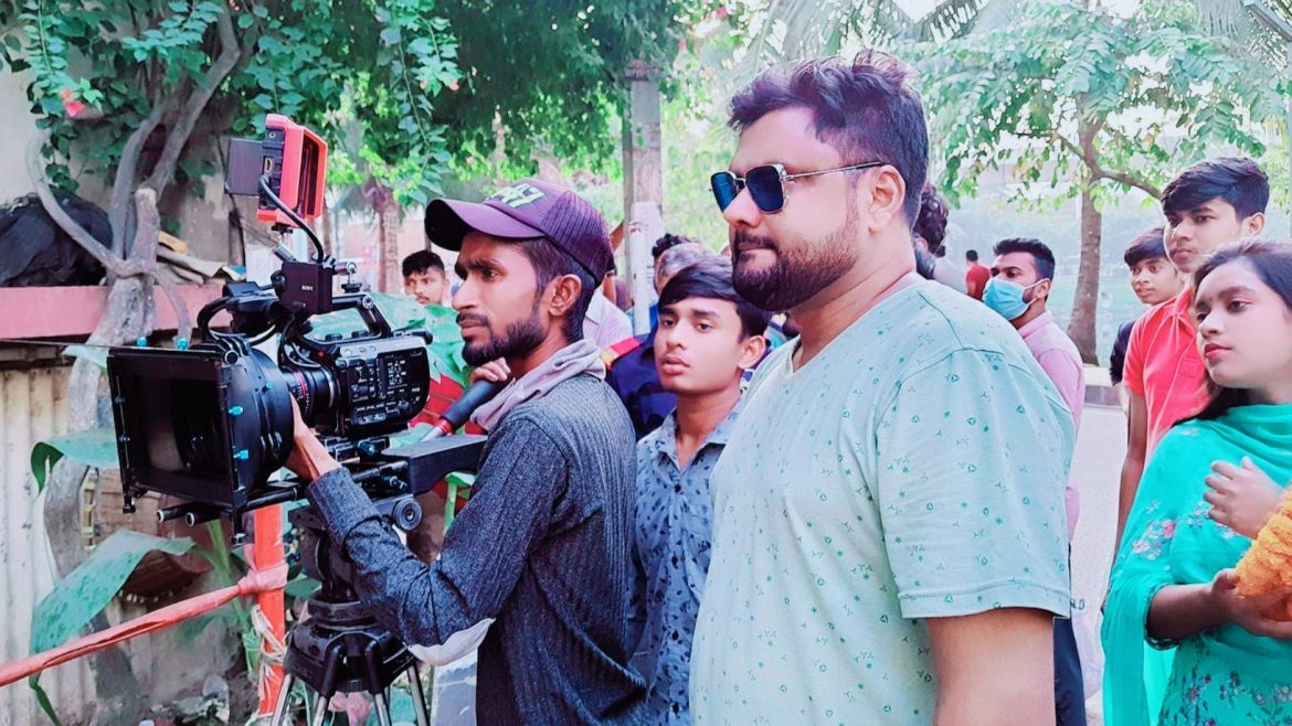 সেলিম রেজার মিউজিক্যাল ভিডিও ‘খাইতে চাইলে কচি খান’