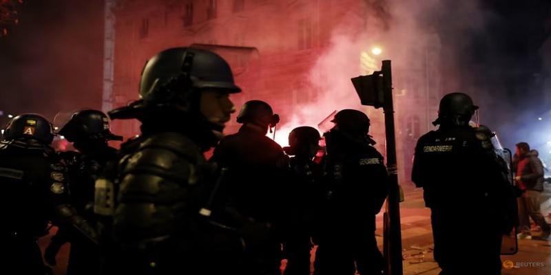 মরক্কো-ফ্রান্স সমর্থকদের সঙ্গে পুলিশের ত্রিমুখী সংঘর্ষ, গ্রেপ্তার ৭৪