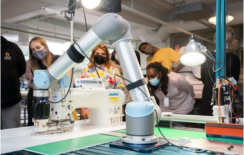 পোশাক সেলাইয়ে পশ্চিমা রোবট, বাজার হারাবে এশিয়া