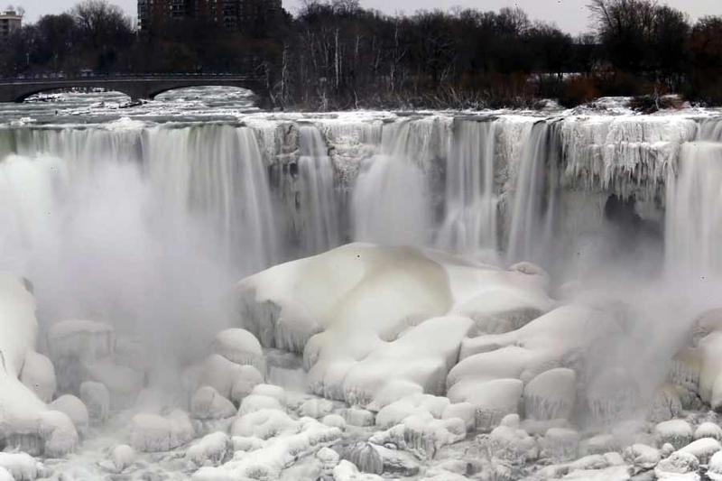 শৈত্যঝড়ে জমেছে নায়াগ্রা জলপ্রপাত, ছবি ভাইরাল
