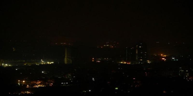 পাকিস্তানের ২২ কোটি মানুষ বিদ্যুৎহীন