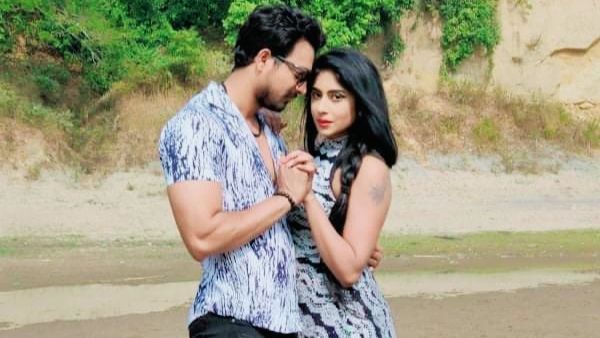 বছর শুরু করলেন গানের শুটিং দিয়ে জারা