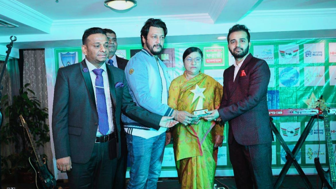 জমকালো আয়োজনে ২য় ‘ময়ূরপঙ্খী স্টার অ্যাওয়ার্ড’ অনুষ্ঠিত