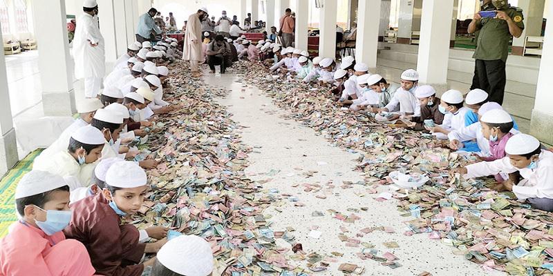 পাগলা মসজিদের দানবাক্সে ২০ বস্তা টাকা!