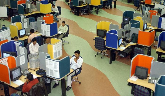 প্রযুক্তি কোম্পানিতে গণছাঁটাইয়ে যুক্তরাষ্ট্রে বেকায়দায় ভারতীয়রা