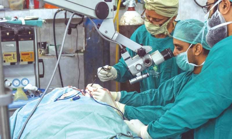 পাকিস্তানে ওষুধের প্রচন্ড অভাবে অস্ত্রোপচার হচ্ছে না হাসপাতালে