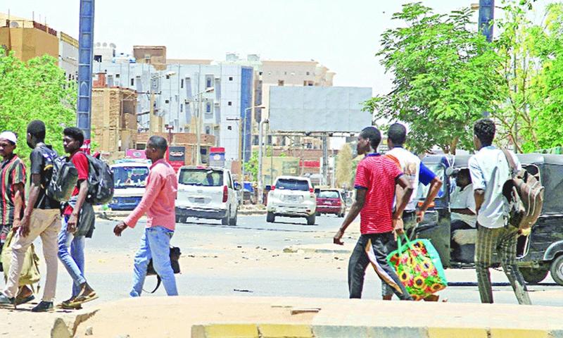 সুদানে দুই বাহিনীর সহিংসতায় রাজধানী ছেড়ে পালাচ্ছেন নাগরিকরা