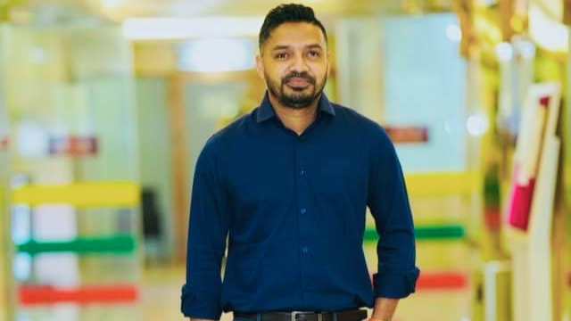 সেরা ফ্যাশন ফটোগ্রাফারের স্বীকৃতি পেলেন মঞ্জুরুল