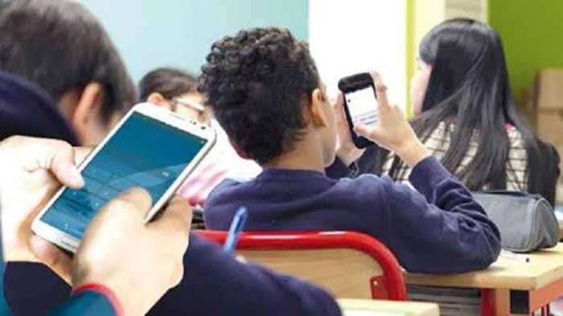 বিশ্বব্যাপী স্কুলে স্মার্টফোন নিষিদ্ধের আহ্বান জানাল জাতিসংঘ