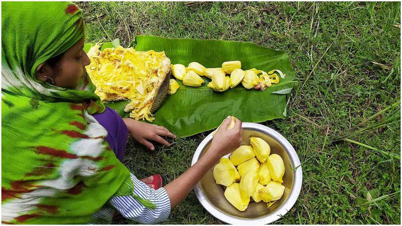 শুধু কাঁঠাল খেয়ে বেঁচে আছে প্রচুর মানুষ!