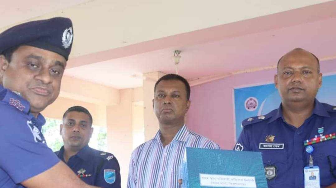 অফিসার ইনচার্জ মাকছুদুল আলম ৬ বার জেলার শ্রেষ্ঠ ওসি নির্বাচিত হলেন