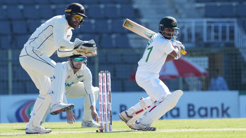 দ্বিতীয় দিনের প্রথম বলেই অলআউট বাংলাদেশ