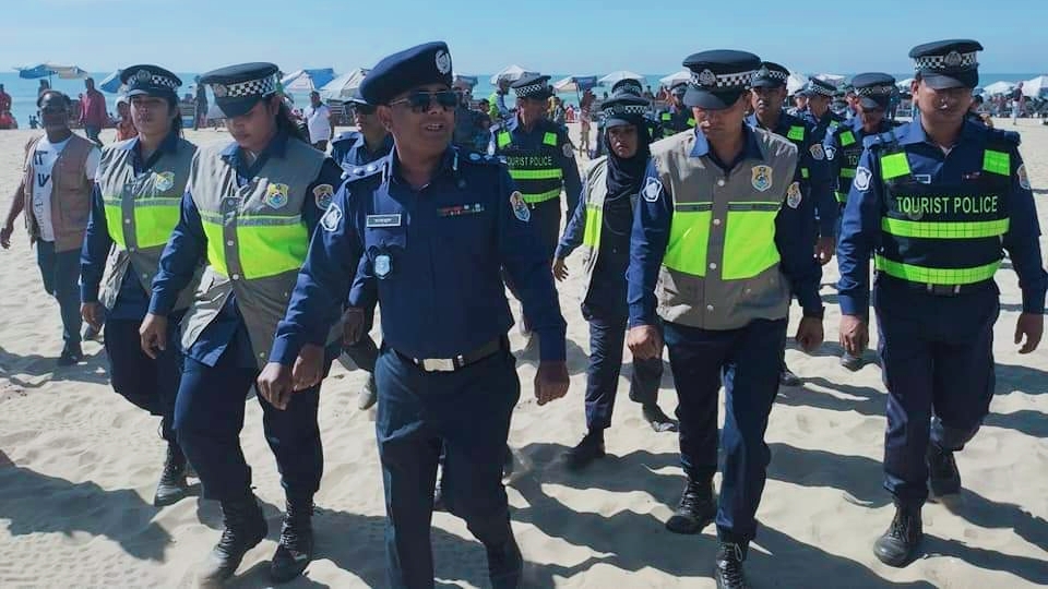 কক্সবাজার সমুদ্র সৈকতের নিরাপত্তায় নতুন দিগন্ত সৃষ্টি করলেন আপেল মাহমুদ