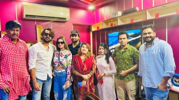 এক ঝাঁক তারকা নিয়ে সেলিম রেজার ‘ব্যাড গার্লস’